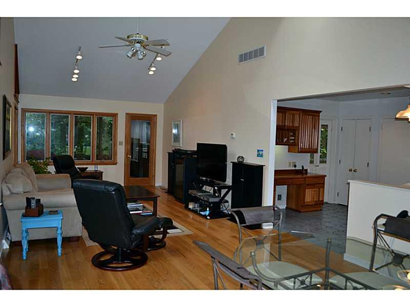 5 Newgate Road Pittsburgh, PA 15202 - Photo 8 of 25 Family Room.