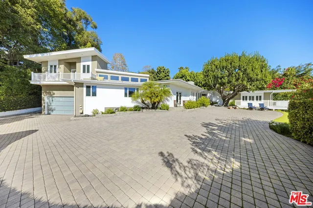 $19,995 | 11215 Sunset Boulevard, Los Angeles, CA 90049