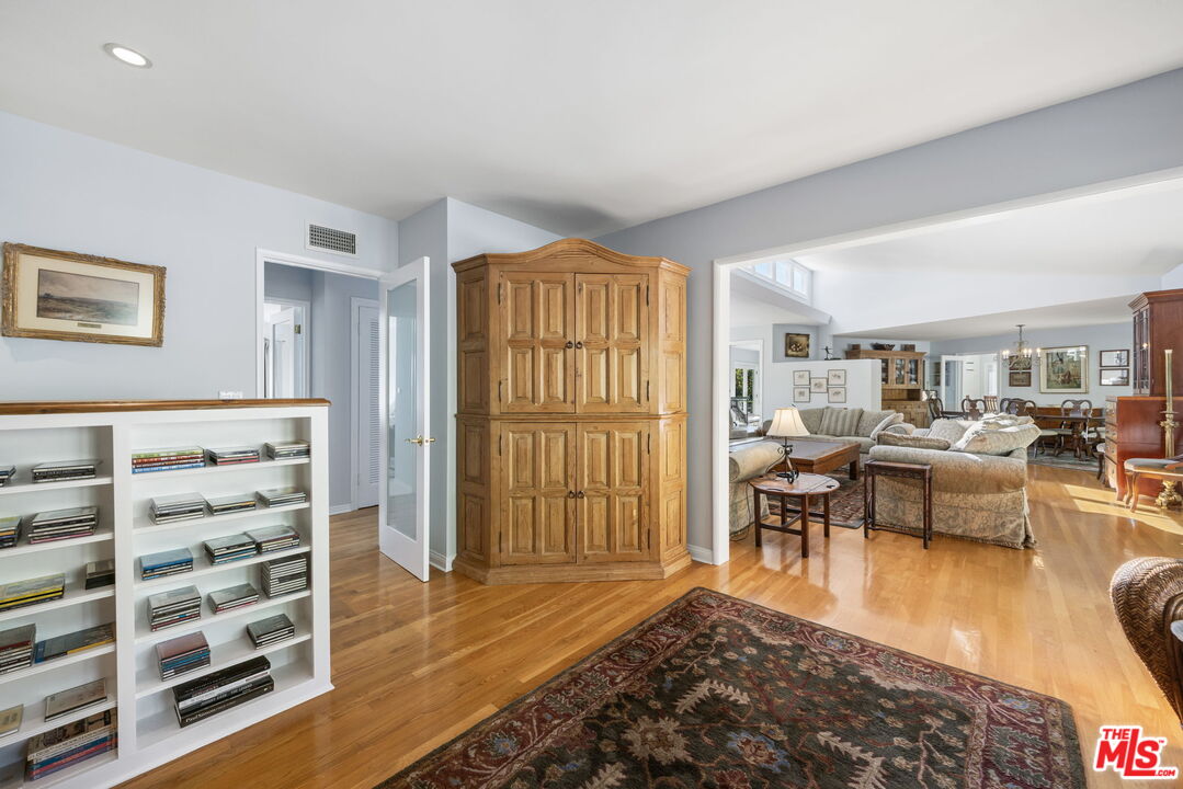 11215 Sunset Boulevard Los Angeles, CA 90049 - Photo 22 of 74 a living room with furniture and a rug