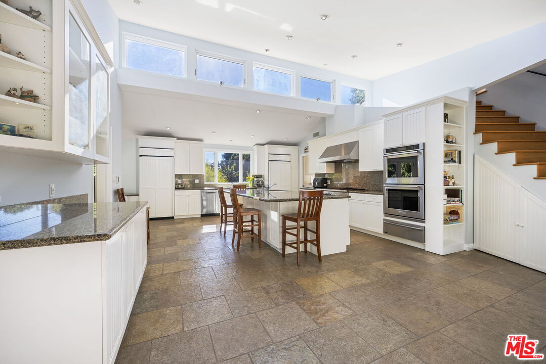 11215 Sunset Boulevard Los Angeles, CA 90049 - Photo 25 of 74