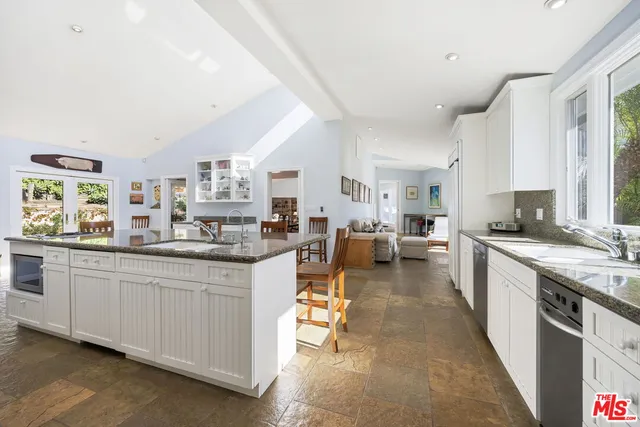 $19,995 | 11215 Sunset Boulevard, Los Angeles, CA 90049