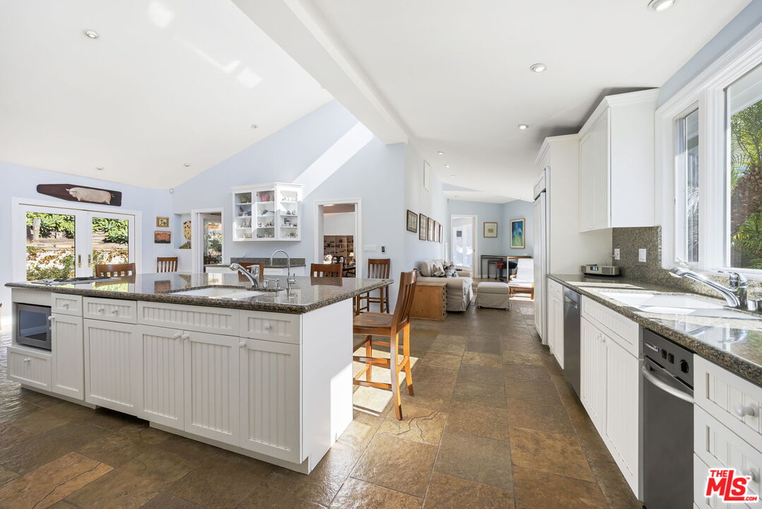 11215 Sunset Boulevard Los Angeles, CA 90049 - Photo 27 of 74