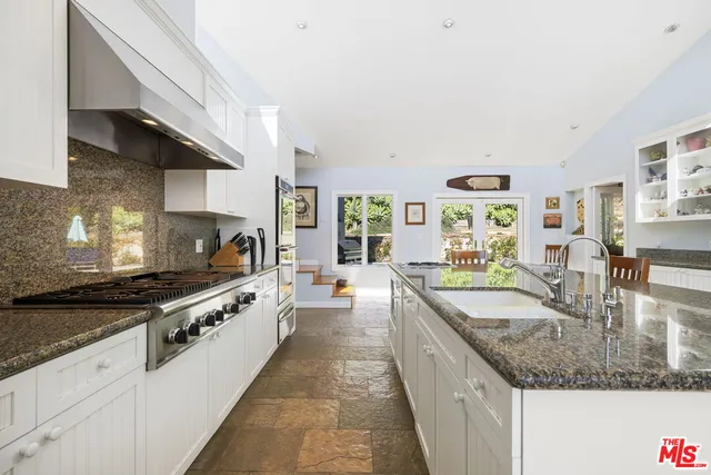 $19,995 | 11215 Sunset Boulevard, Los Angeles, CA 90049