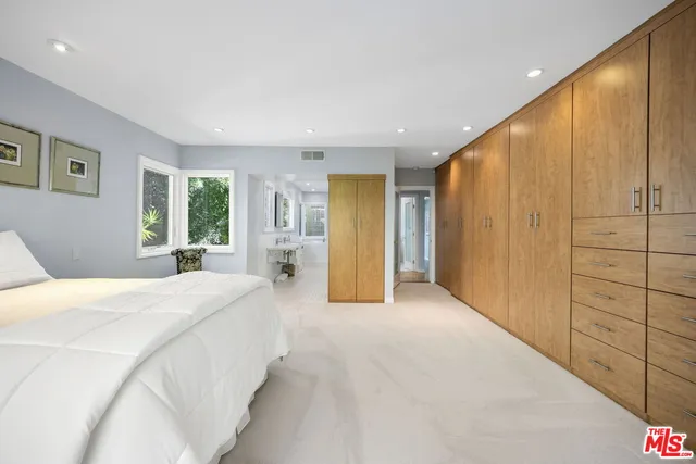 $19,995 | 11215 Sunset Boulevard, Los Angeles, CA 90049