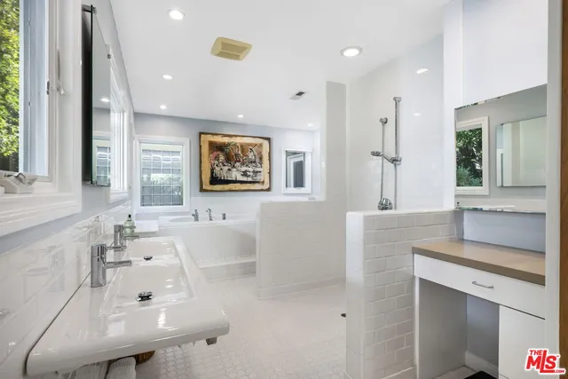 $19,995 | 11215 Sunset Boulevard, Los Angeles, CA 90049