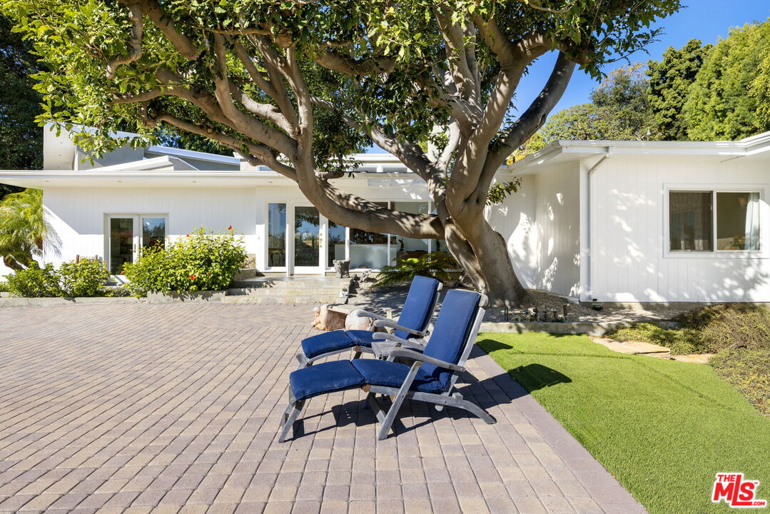 11215 Sunset Boulevard Los Angeles, CA 90049 - Photo 5 of 74 a view of backyard of house with seating space