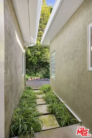 $19,995 | 11215 Sunset Boulevard, Los Angeles, CA 90049