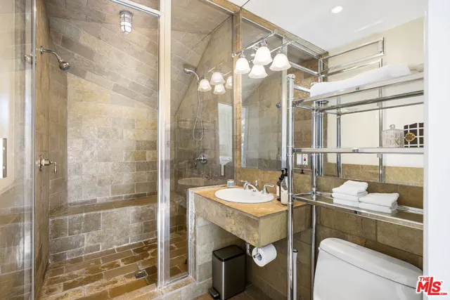 $19,995 | 11215 Sunset Boulevard, Los Angeles, CA 90049