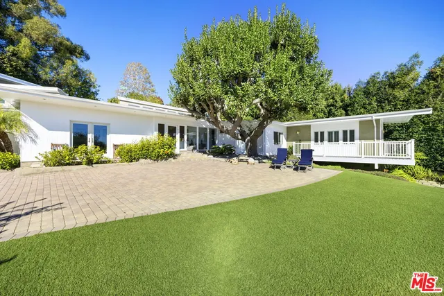 $19,995 | 11215 Sunset Boulevard, Los Angeles, CA 90049