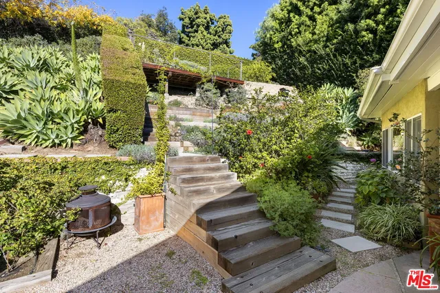 $19,995 | 11215 Sunset Boulevard, Los Angeles, CA 90049