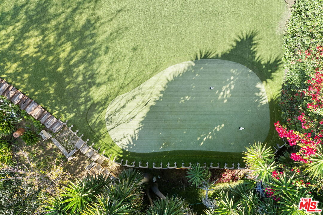 11215 Sunset Boulevard Los Angeles, CA 90049 - Photo 8 of 74 a view of a garden