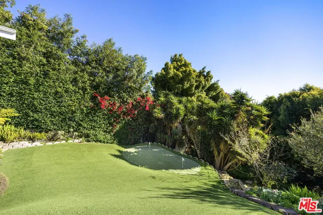 $19,995 | 11215 Sunset Boulevard, Los Angeles, CA 90049