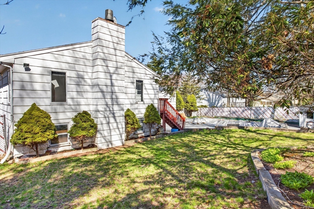25 Gloversbrook Road Randolph, MA 02368 - Photo 36 of 40