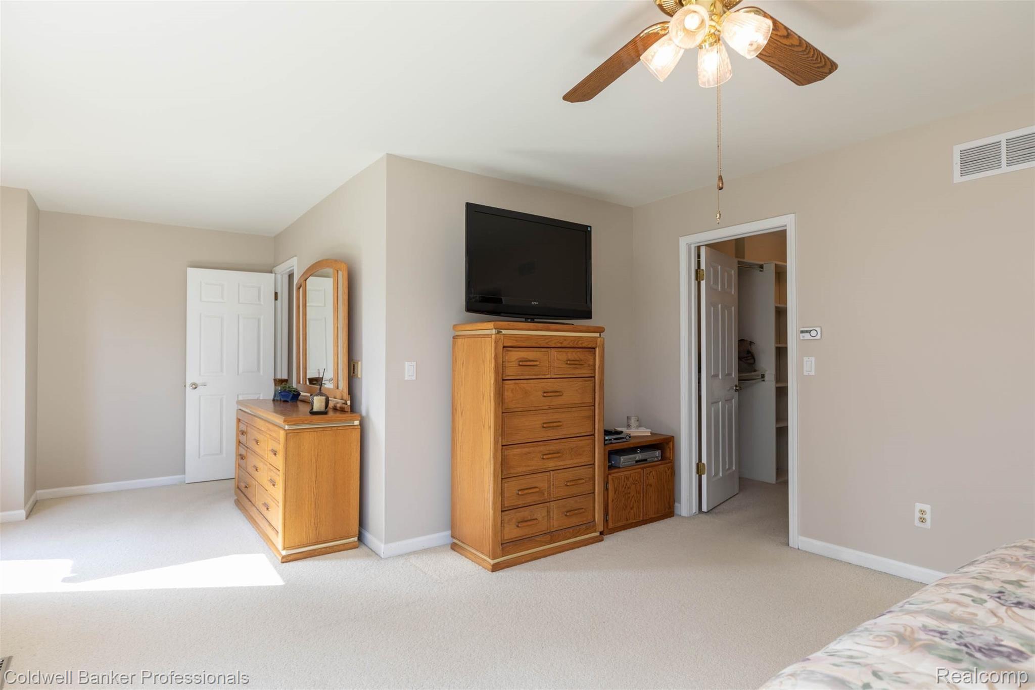 3472 Wedgewood Drive Rochester, MI 48306 - Photo 24 of 46 Master Bedroom Sitting Area