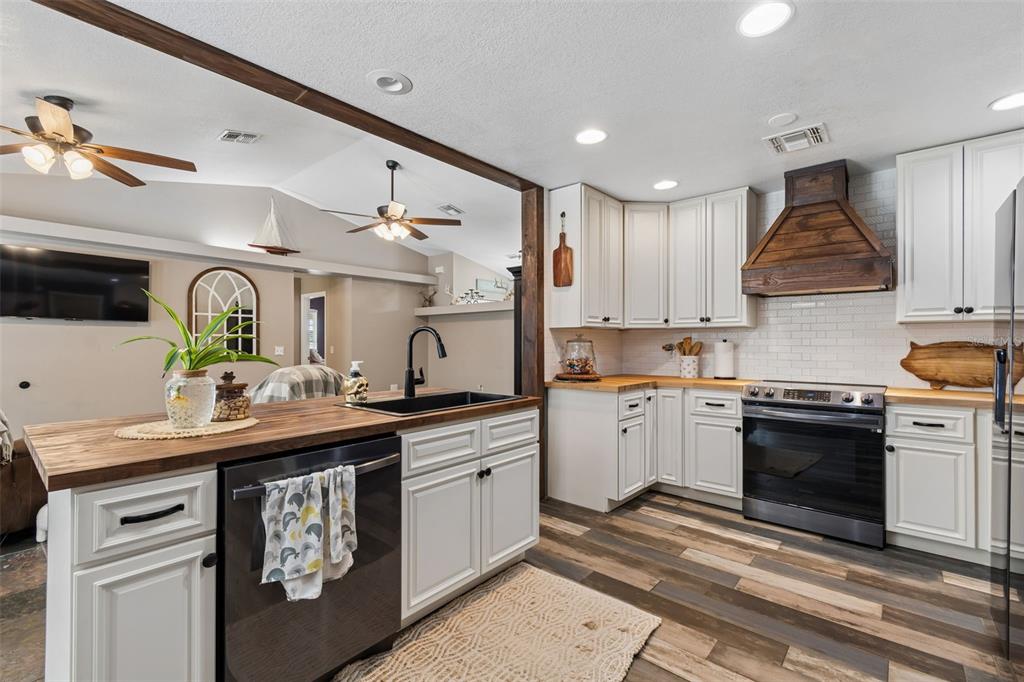 10501 Sherrouse Road Lakeland, FL 33810 - Photo 12 of 37 Gallery Image 12