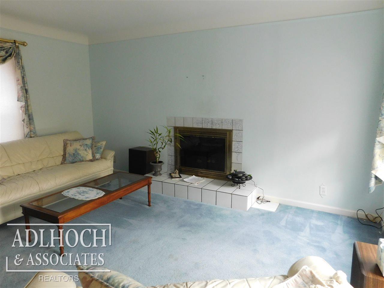 1722 Bournemouth Road Grosse Pointe, MI 48236 - Photo 9 of 19 Family Rm/fireplace