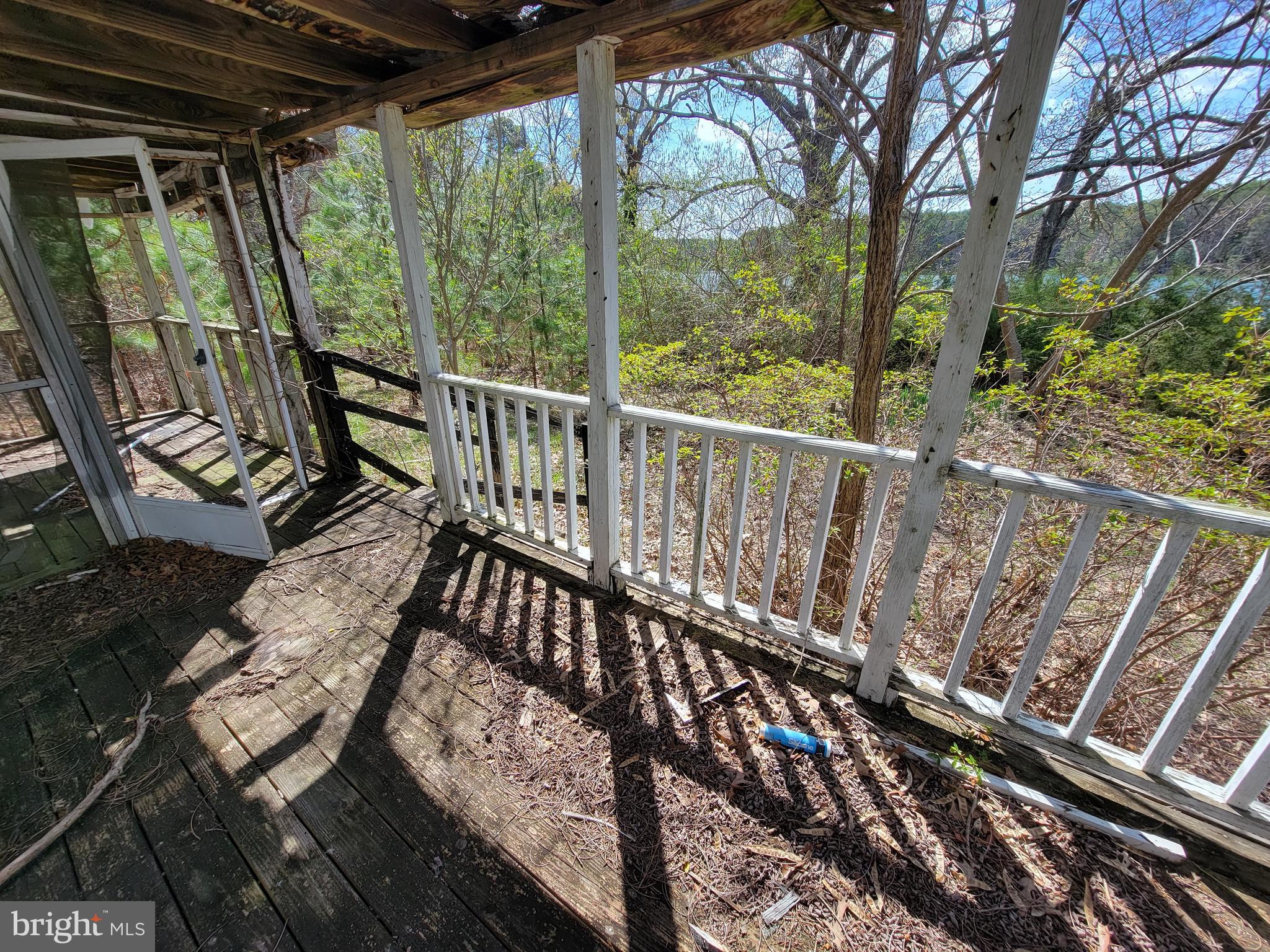 922 Skipjack Road Kinsale, VA 22488 - Photo 27 of 34 a view of balcony with wooden floor
