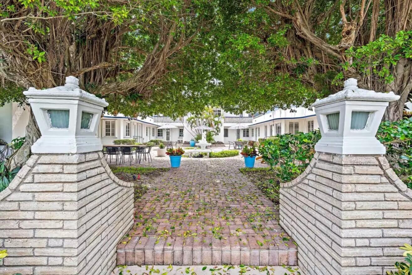 320 Inlet Way, Unit 1 Palm Beach Shores, FL 33404 - Photo 17 of 17 Courtyard Side