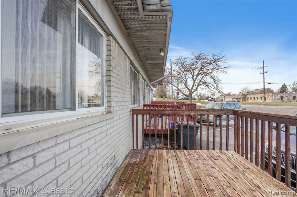 112 Ladd Road Walled Lake, MI 48390 - Photo 26 of 27