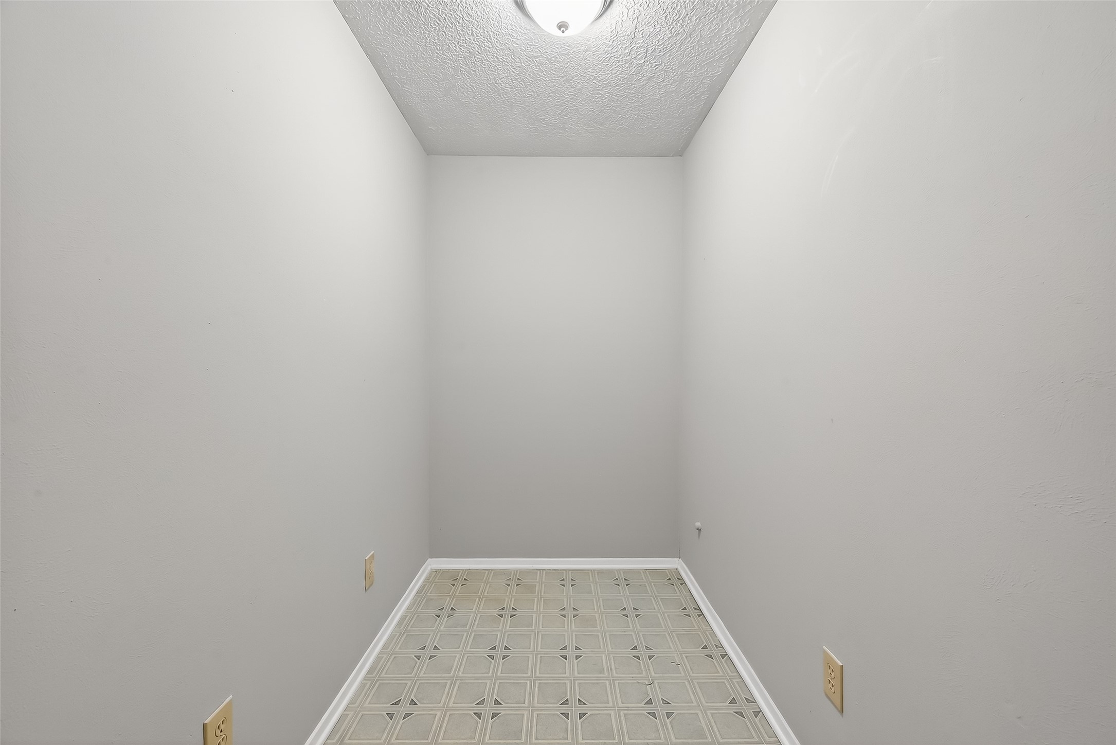 20971 Trinity Way New Caney, TX 77357 - Photo 21 of 34 Laundry