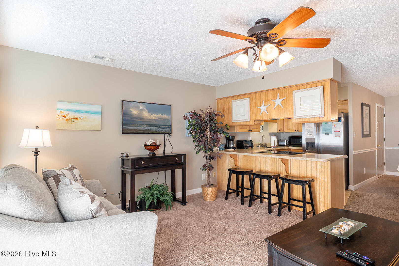 9201 Coast Guard Road, Unit B204 Emerald Isle, NC 28594 - Photo 8 of 29 Eat-in Bar