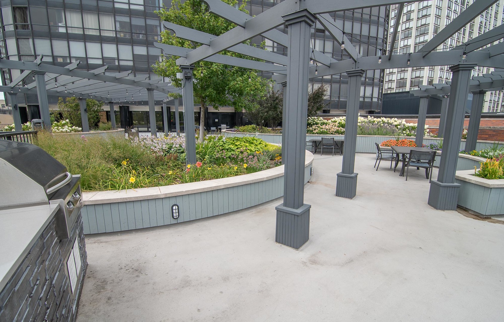 5415 North Sheridan Road, Unit 3808 Chicago, IL 60640 - Photo 14 of 16 an outdoor view with patio