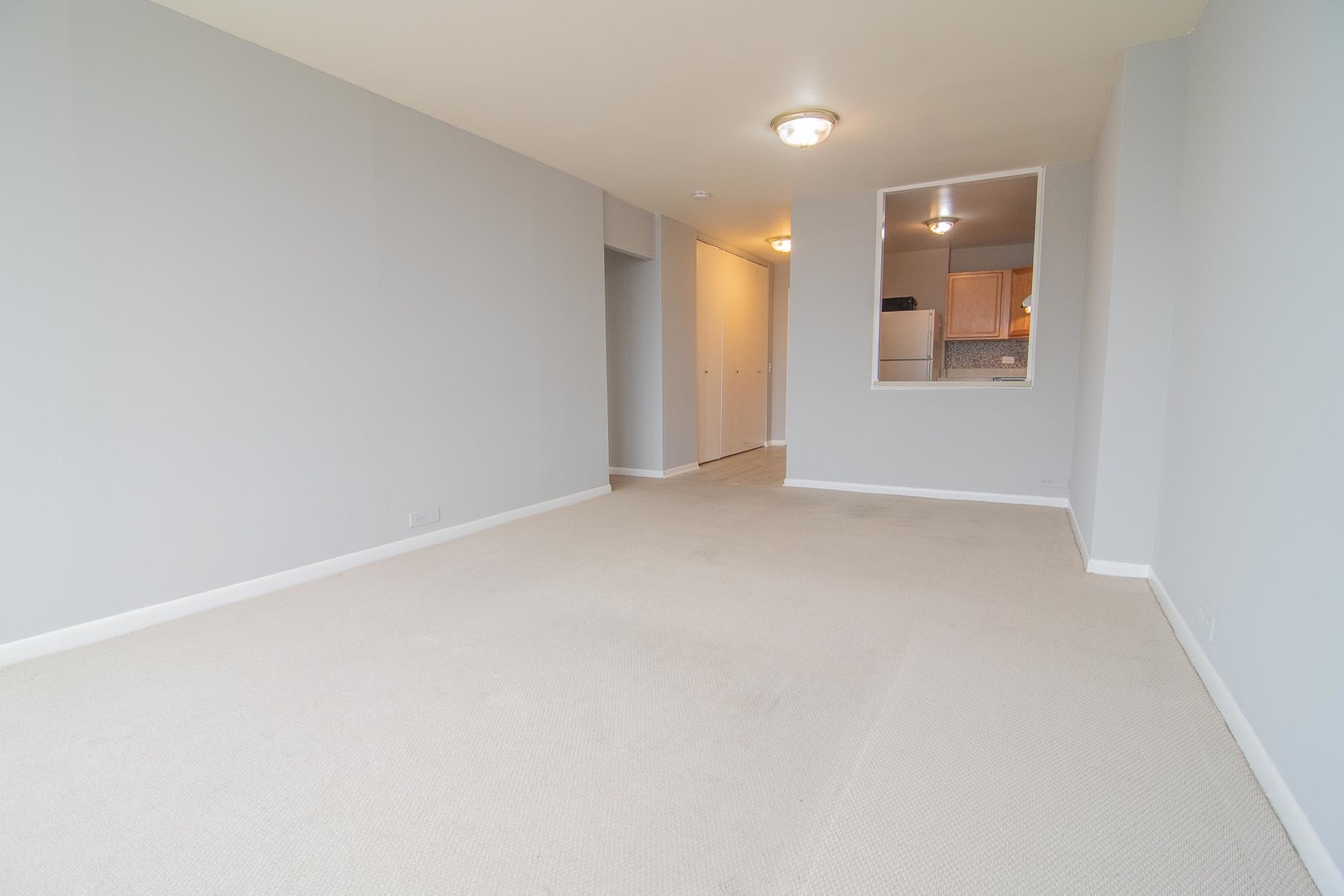 5415 North Sheridan Road, Unit 3808 Chicago, IL 60640 - Photo 5 of 16 an empty room with window in it