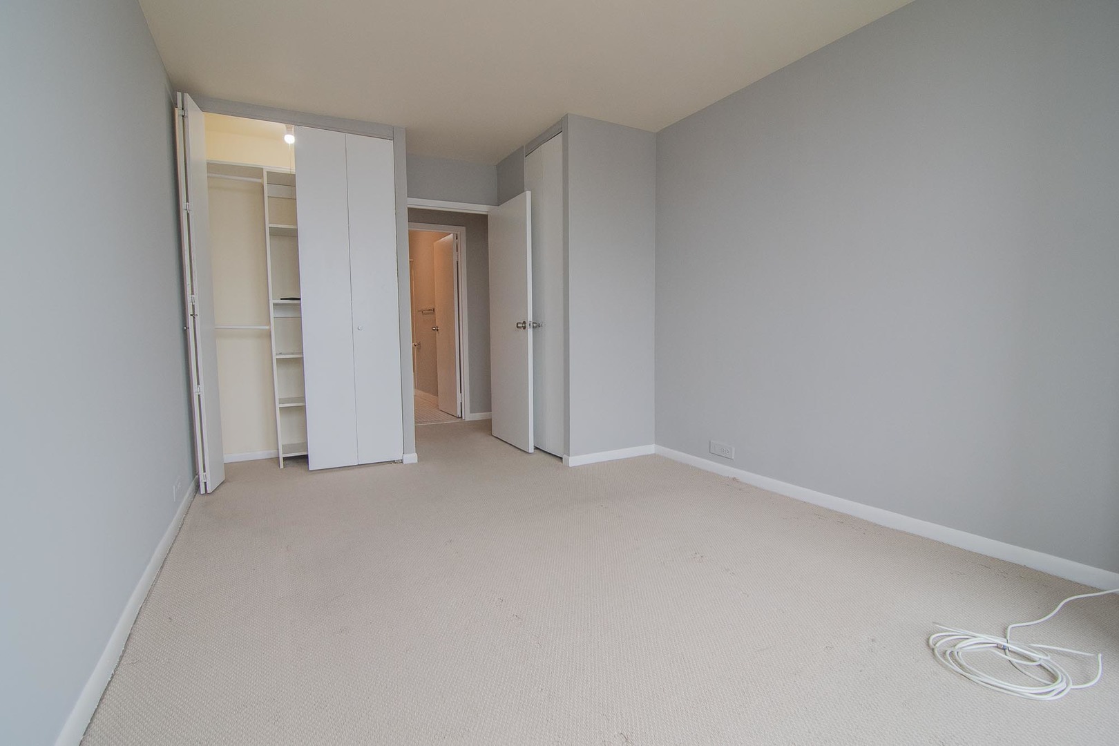 5415 North Sheridan Road, Unit 3808 Chicago, IL 60640 - Photo 8 of 16 a view of empty room