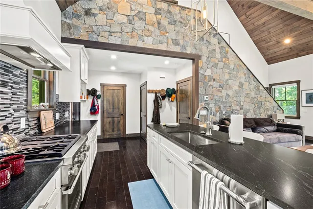 $2,150,000 | 6 Adventure Way, Richmond, RI 02898