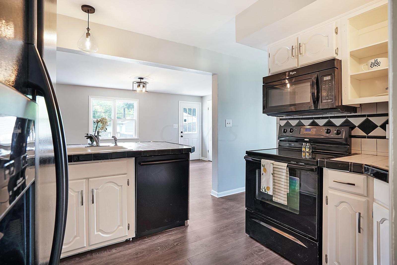 193 Deerfield Road Columbus, OH 43228 - Photo 18 of 40 Gallery Image 18