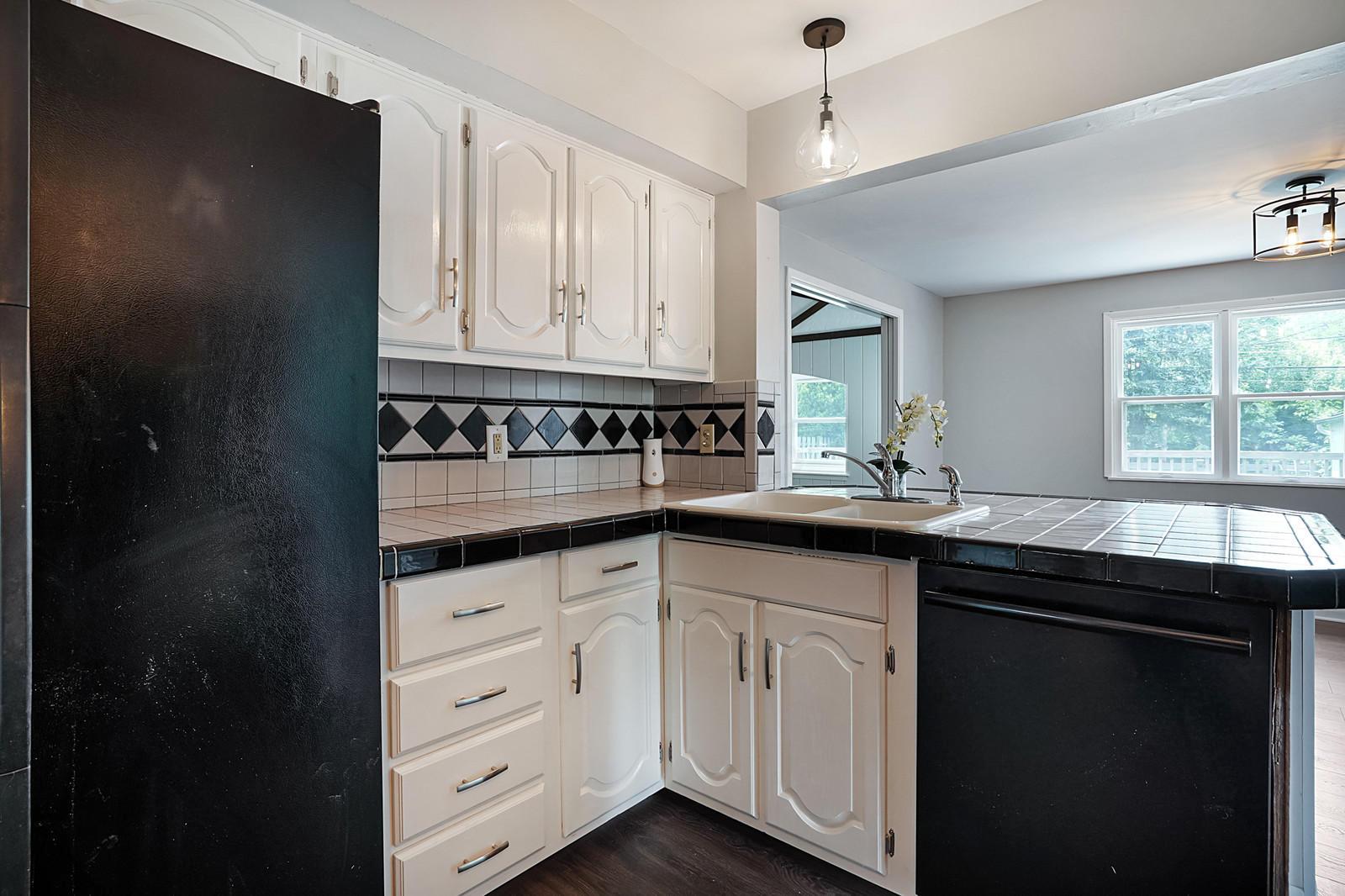 193 Deerfield Road Columbus, OH 43228 - Photo 20 of 40 Gallery Image 20