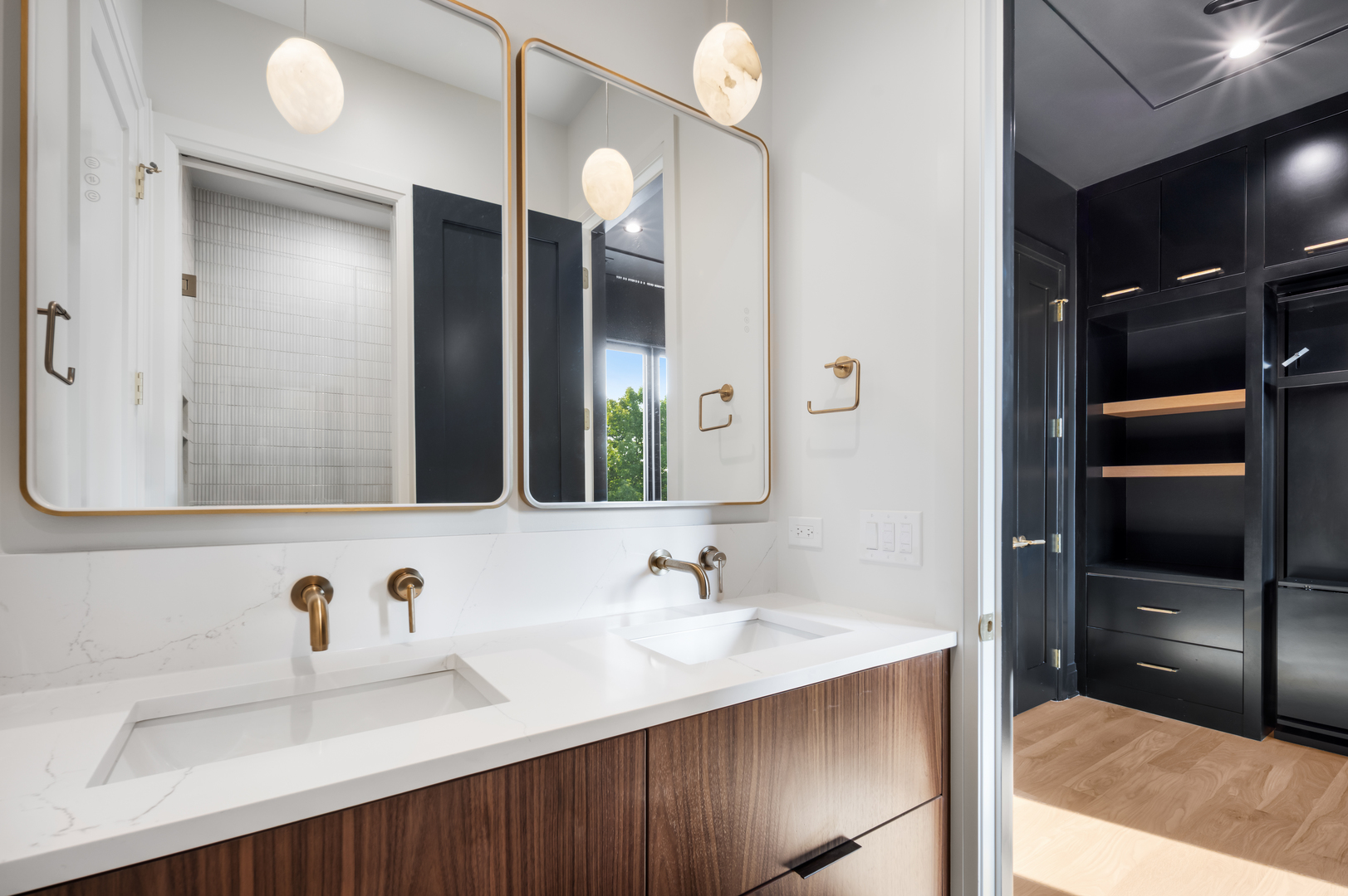 3923 North Janssen Avenue, Unit 2E Chicago, IL 60613 - Photo 13 of 13 a bathroom with a sink and a mirror