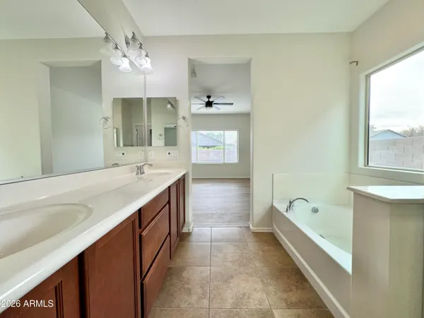 $2,675 | 3129 East Battala Court, Gilbert, AZ 85297