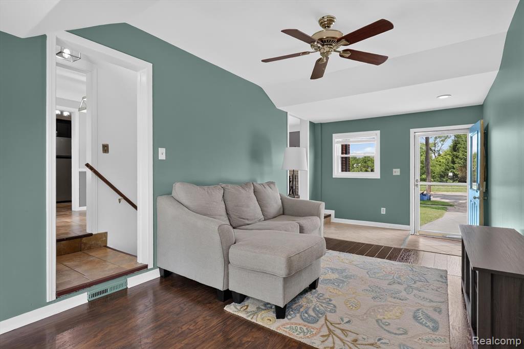 1215 Goddard Road Wyandotte, MI 48192 - Photo 17 of 49