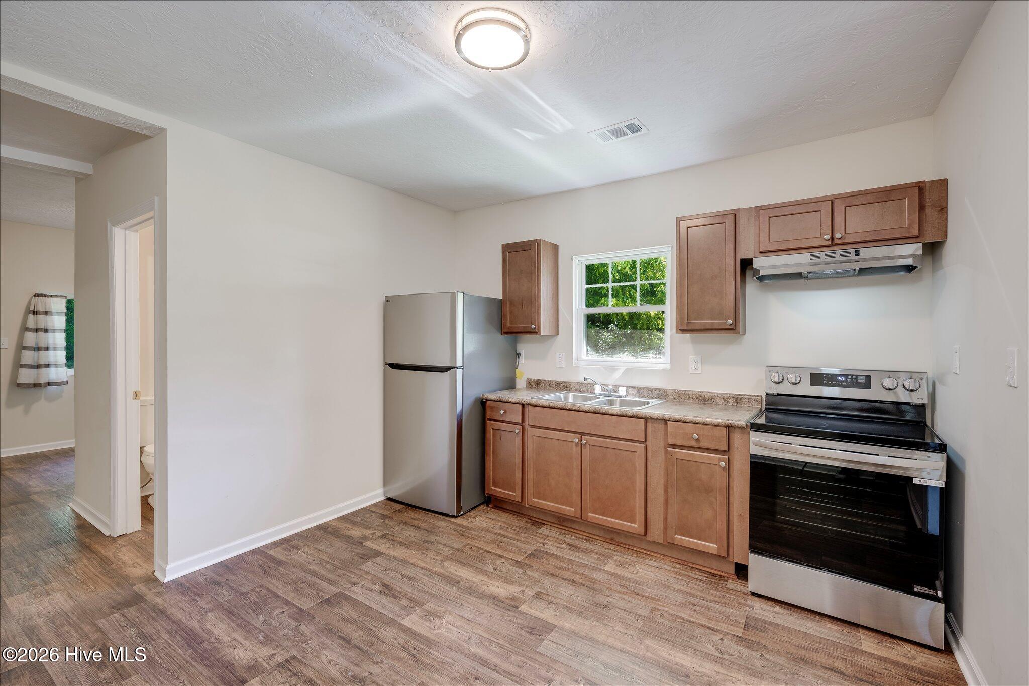 124 West Street Thomson, GA 30824 - Photo 10 of 28 Kitchen