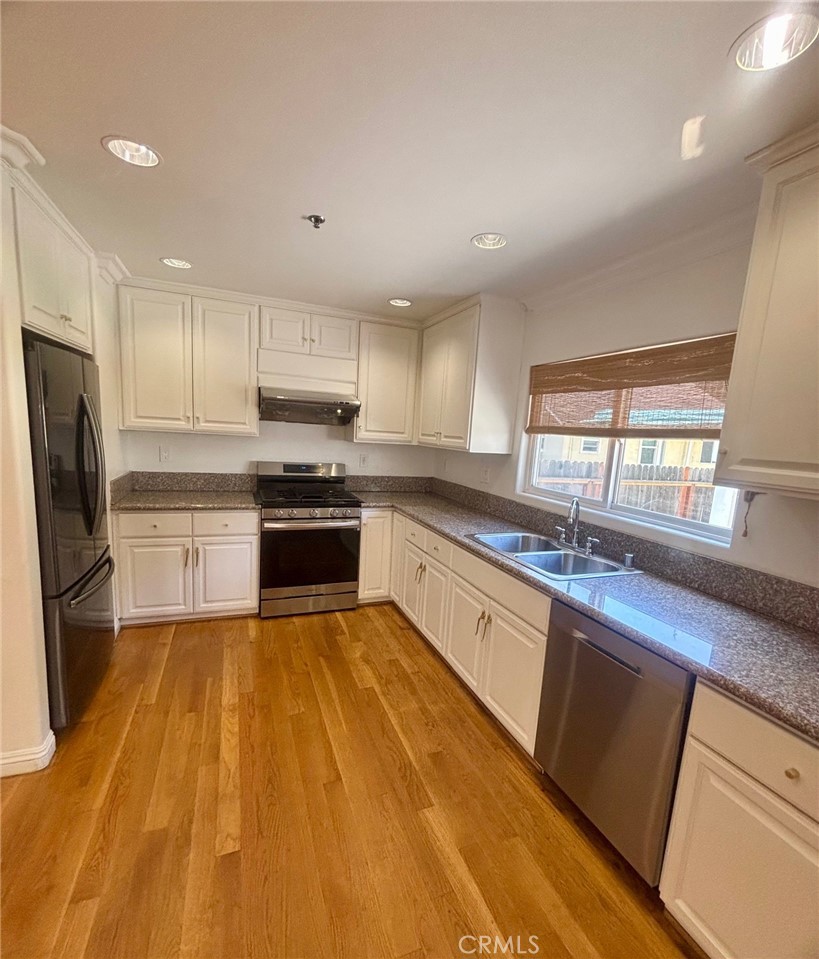 1688 Locust Street Pasadena, CA 91106 - Photo 3 of 13