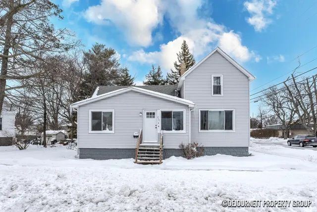 $366,800 | 710 Verhoeks Street, Grand Haven, MI 49417