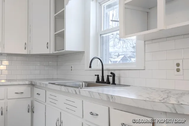 $366,800 | 710 Verhoeks Street, Grand Haven, MI 49417