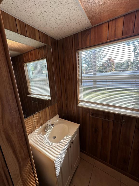 2002 20th Street West, Unit B Bradenton, FL 34205 - Photo 15 of 19 a bedroom with a bed and a window