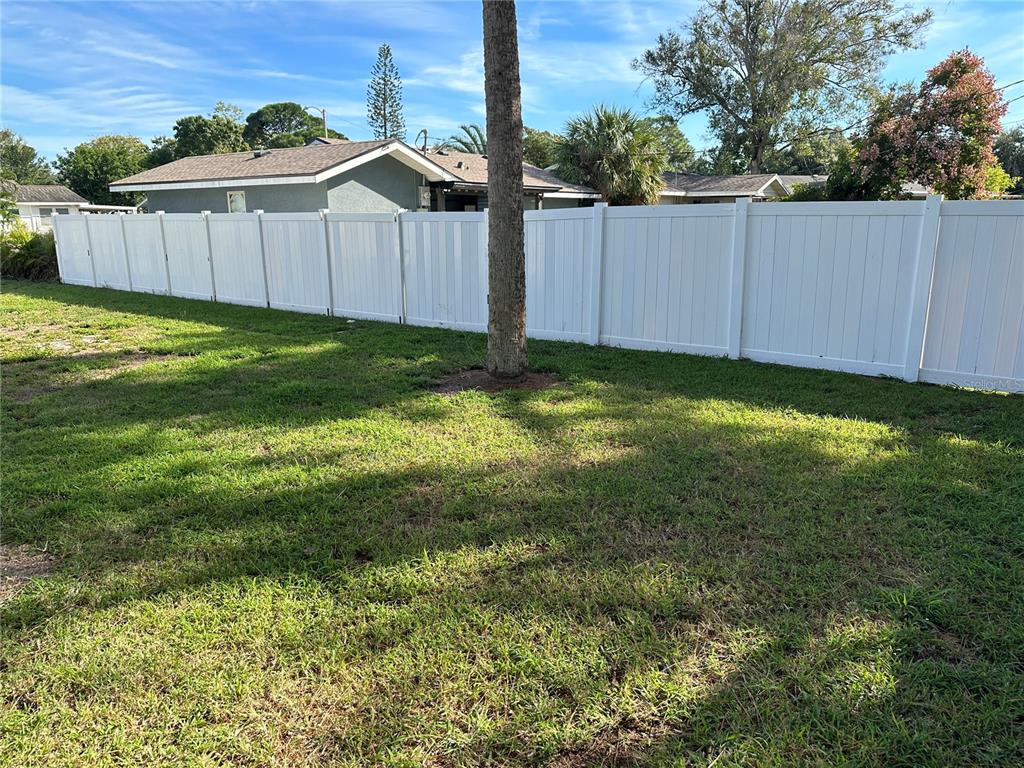 2002 20th Street West, Unit B Bradenton, FL 34205 - Photo 18 of 19 a view of a backyard