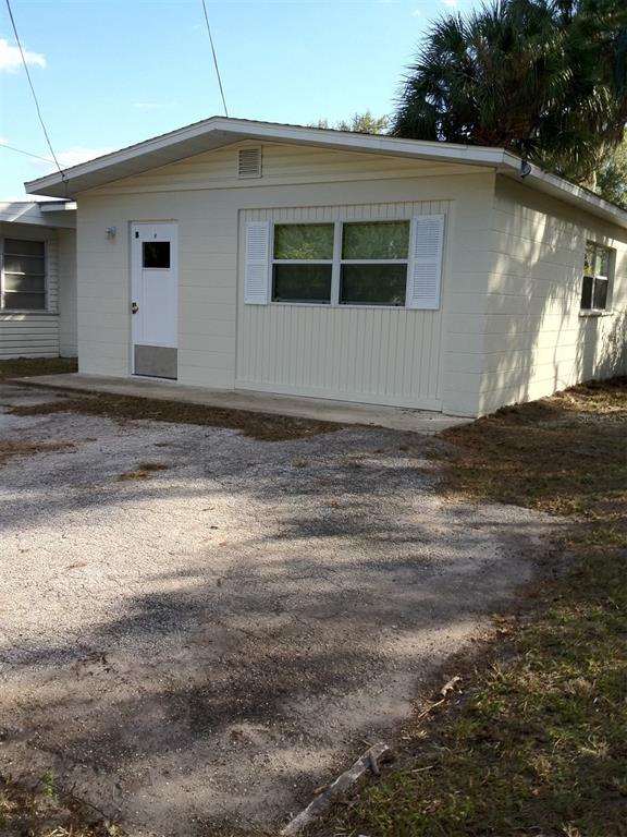 2002 20th Street West, Unit B Bradenton, FL 34205 - Photo 2 of 19 a backyard of a house