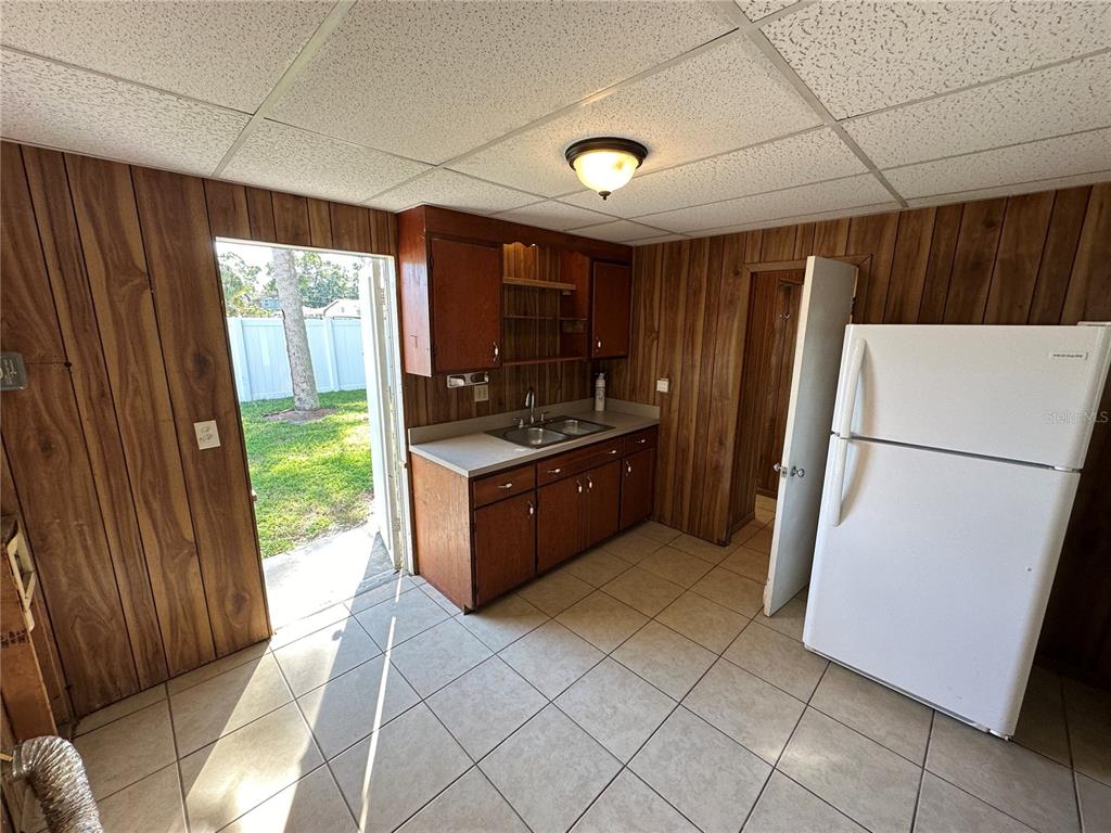 2002 20th Street West, Unit B Bradenton, FL 34205 - Photo 7 of 19 a kitchen with a refrigerator and a stove