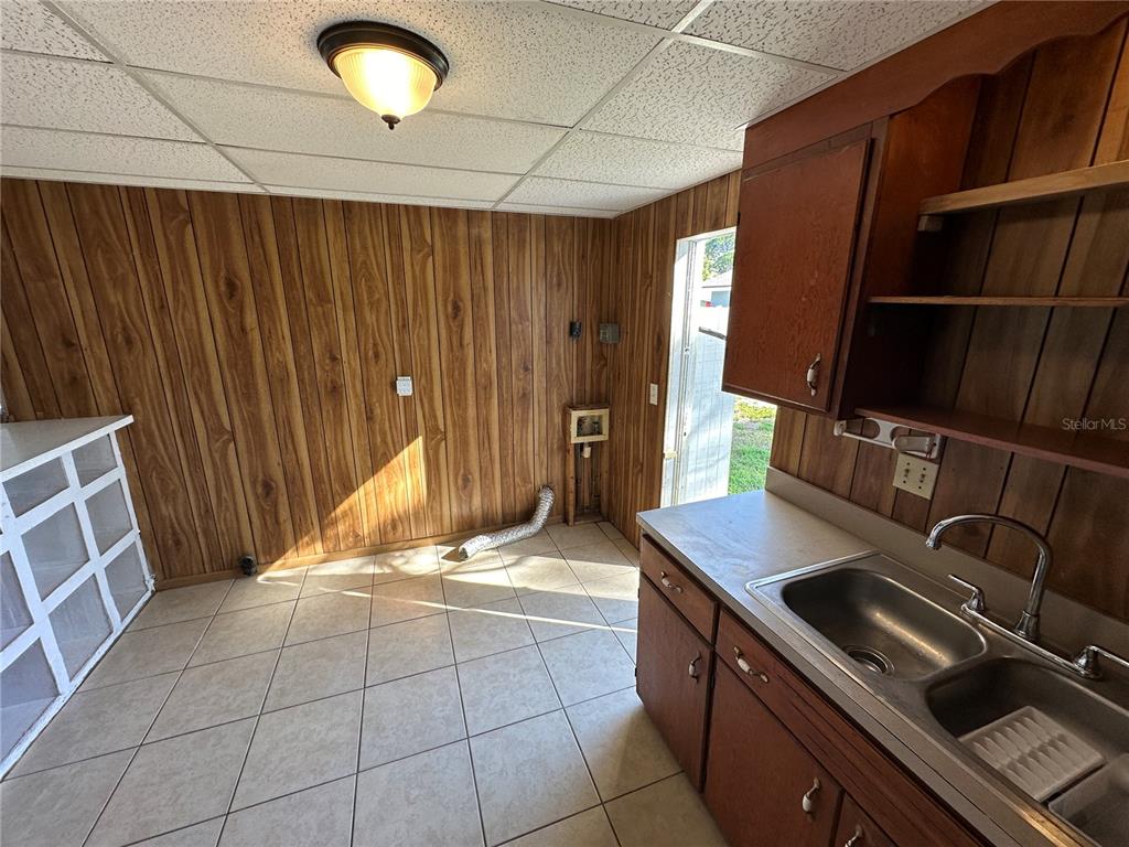 2002 20th Street West, Unit B Bradenton, FL 34205 - Photo 9 of 19 a kitchen with a sink appliances and cabinets