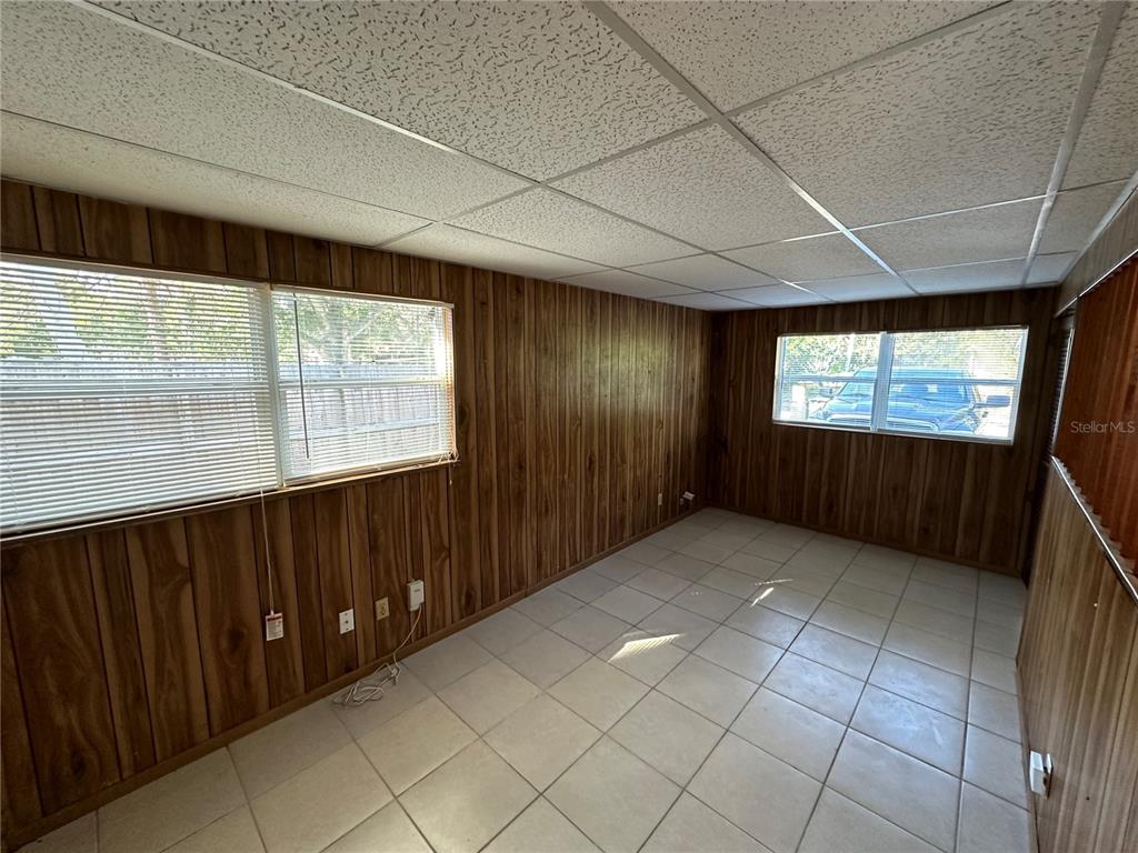 2002 20th Street West, Unit B Bradenton, FL 34205 - Photo 10 of 19 a view of an empty room with a window