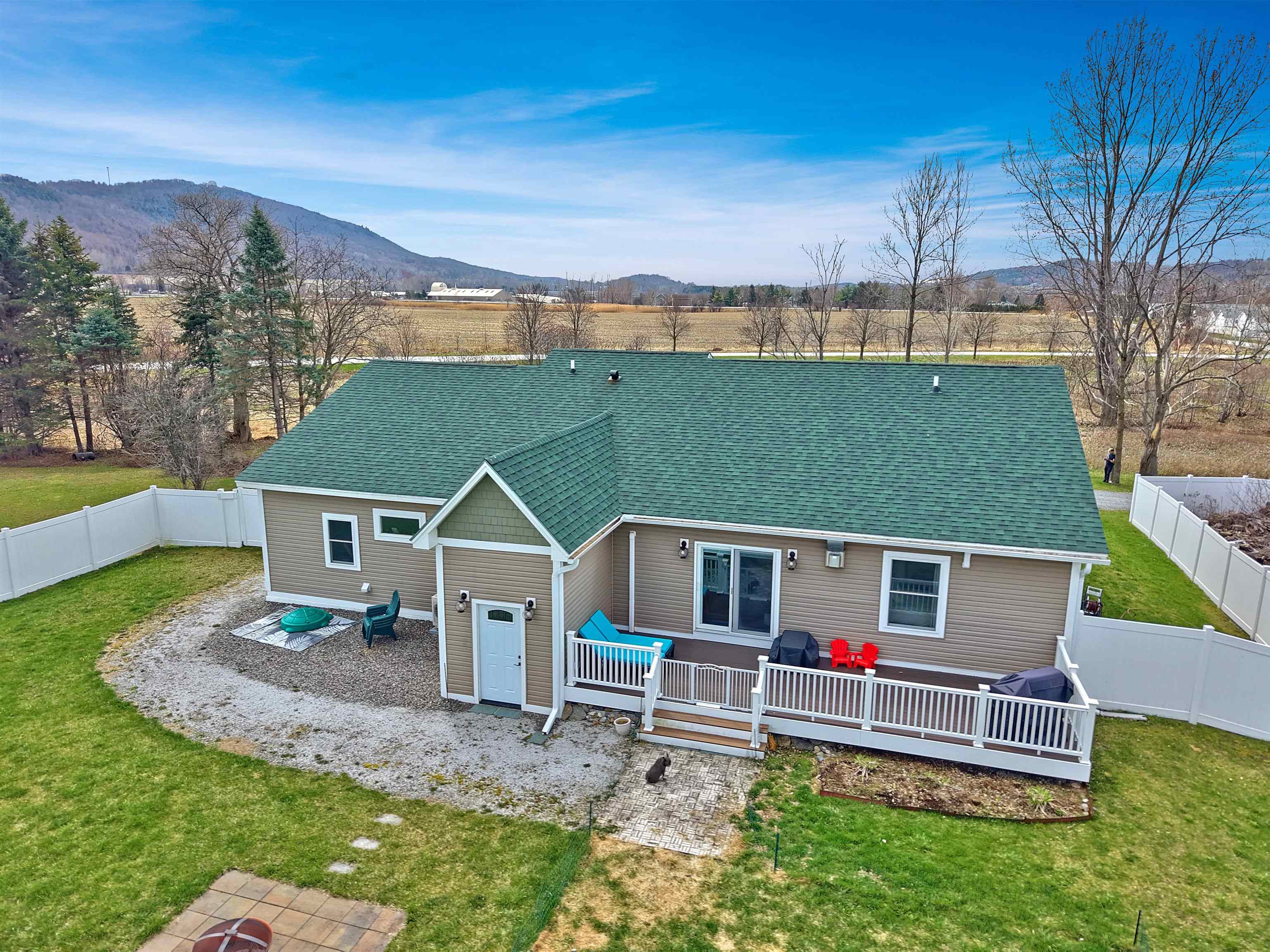 23 Thorpe Avenue St. Albans, VT 05478 - Photo 45 of 50