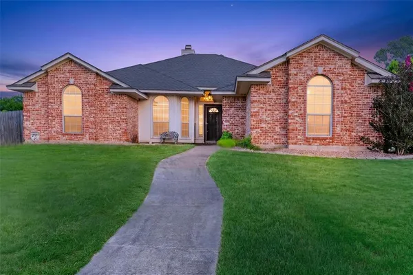 $335,000 | 124 Topaz Circle, Hewitt, TX 76643