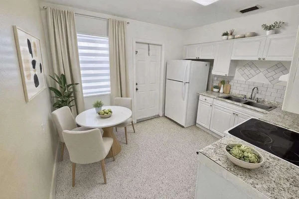 $2,100 | 517 Southwest 9th Street, Unit 1, Hallandale Beach, FL 33009
