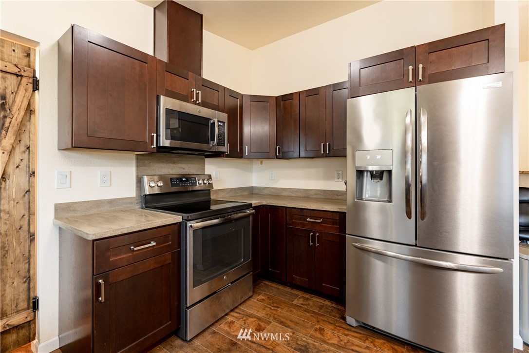 5425 188th Avenue Southwest Rochester, WA 98579 - Photo 16 of 40 a kitchen with stainless steel appliances granite countertop a refrigerator stove and microwave