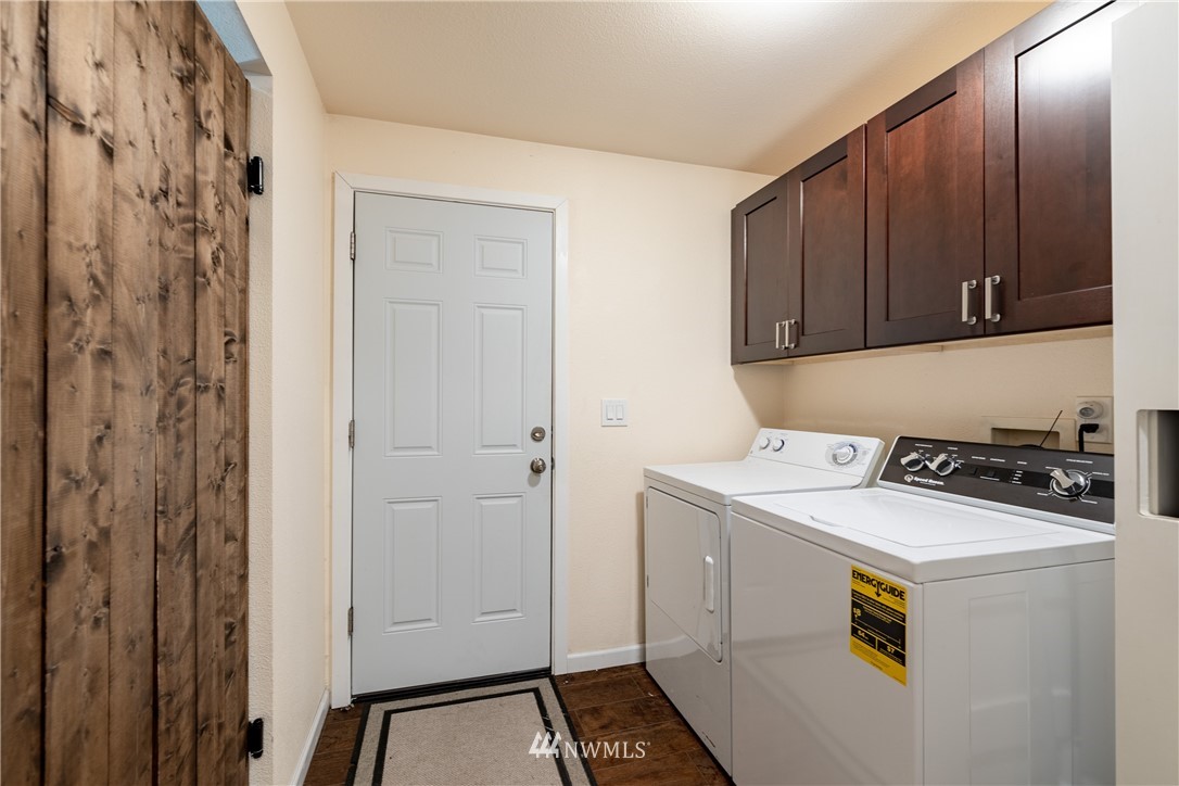 5425 188th Avenue Southwest Rochester, WA 98579 - Photo 20 of 40 a utility room with dryer and washer