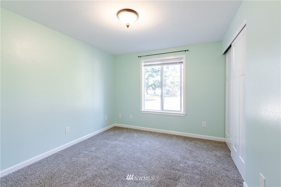 5425 188th Avenue Southwest Rochester, WA 98579 - Photo 23 of 40 an empty room with a window